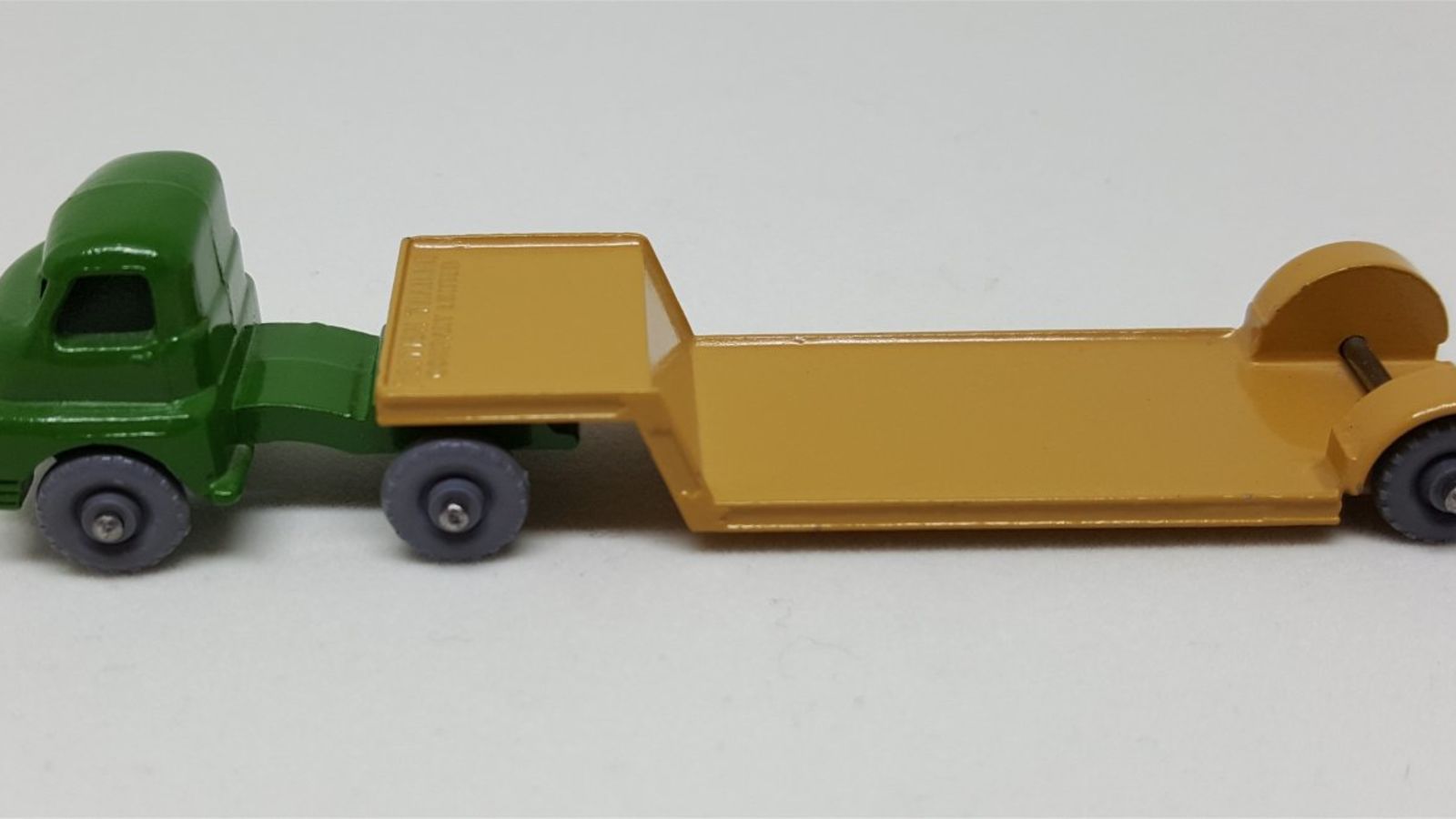 Illustration for article titled [REVIEW] Lesney Matchbox Bedford Low Loader - the small one