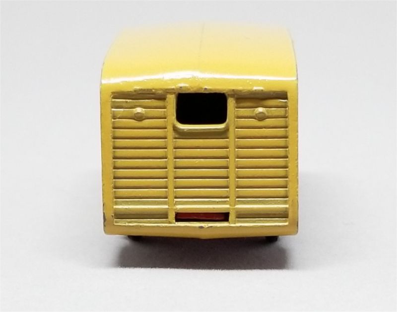 Illustration for article titled [REVIEW] Lesney Matchbox ERF Marshall Horsebox - a different one