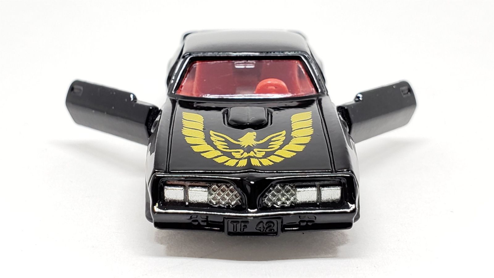 Illustration for article titled [REVIEW] Tomica Pontiac Firebird TransAm