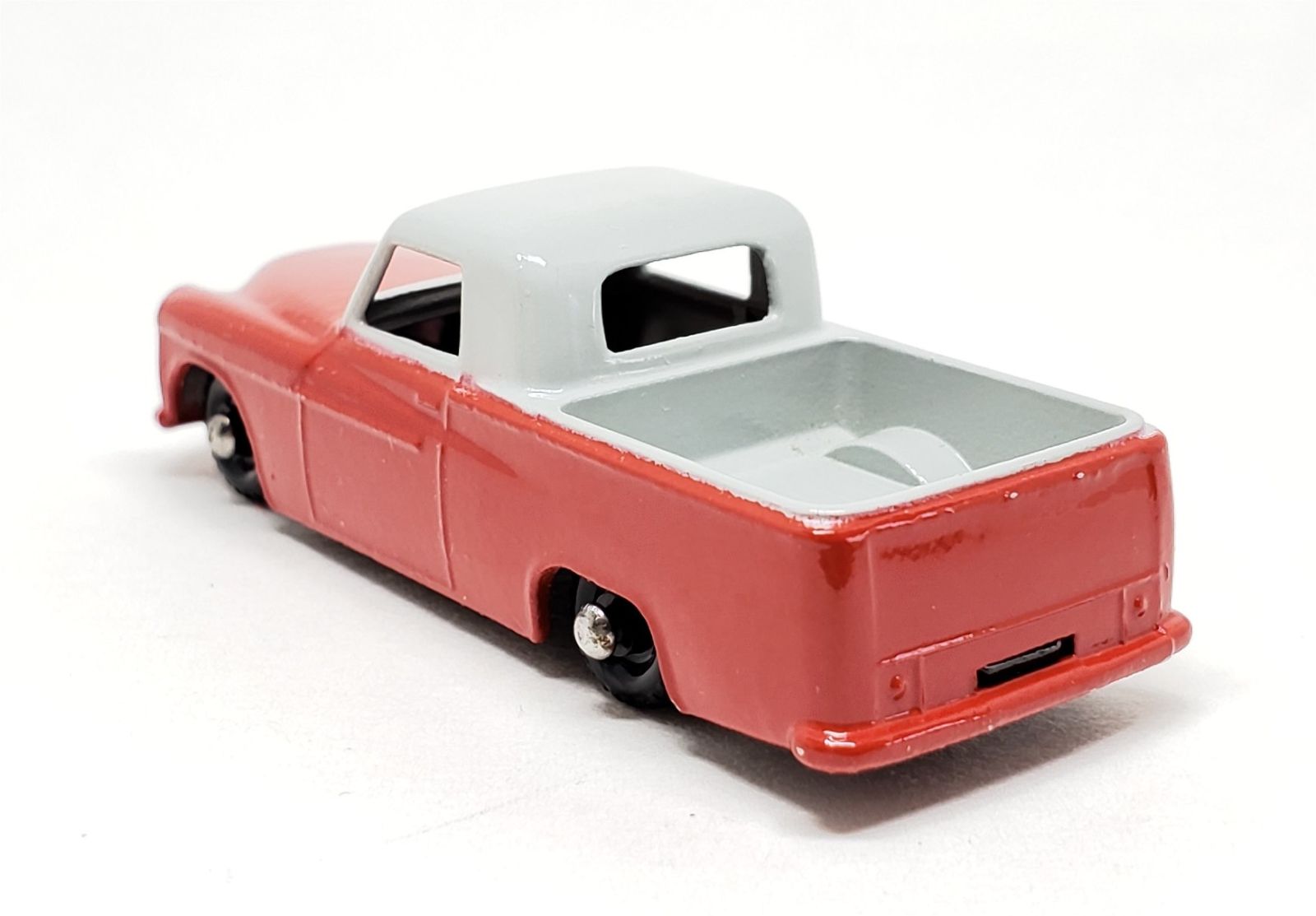 Illustration for article titled [REVIEW] Lesney Matchbox Commer Pick-Up MK VIII - another one