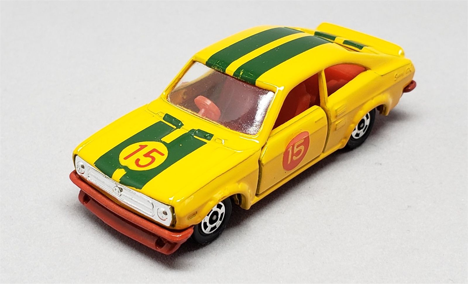 Illustration for article titled [REVIEW] Tomica Datsun Sunny 1200 Coupe Racing