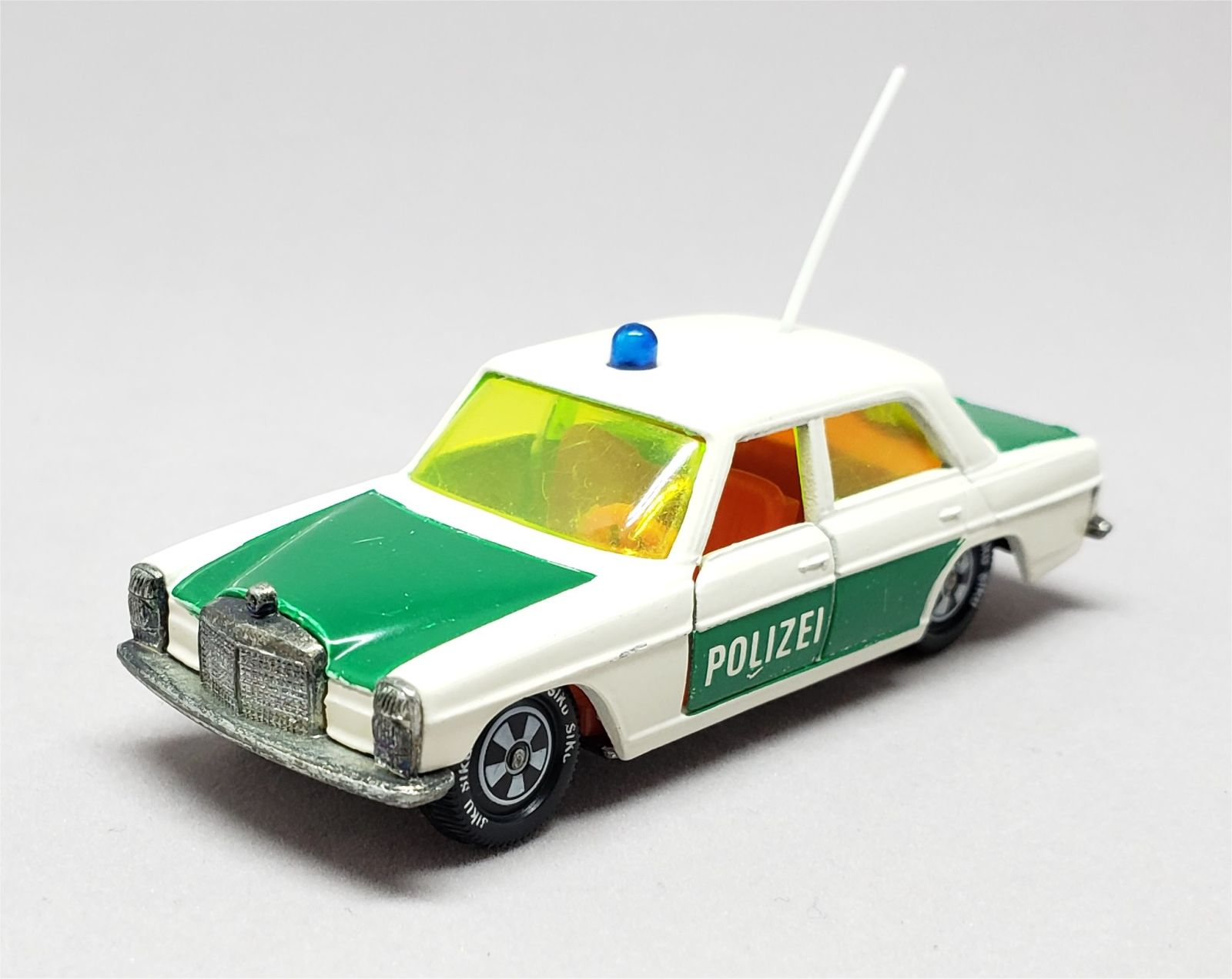 Illustration for article titled [REVIEW] Siku Mercedes-Benz 250 Polizei