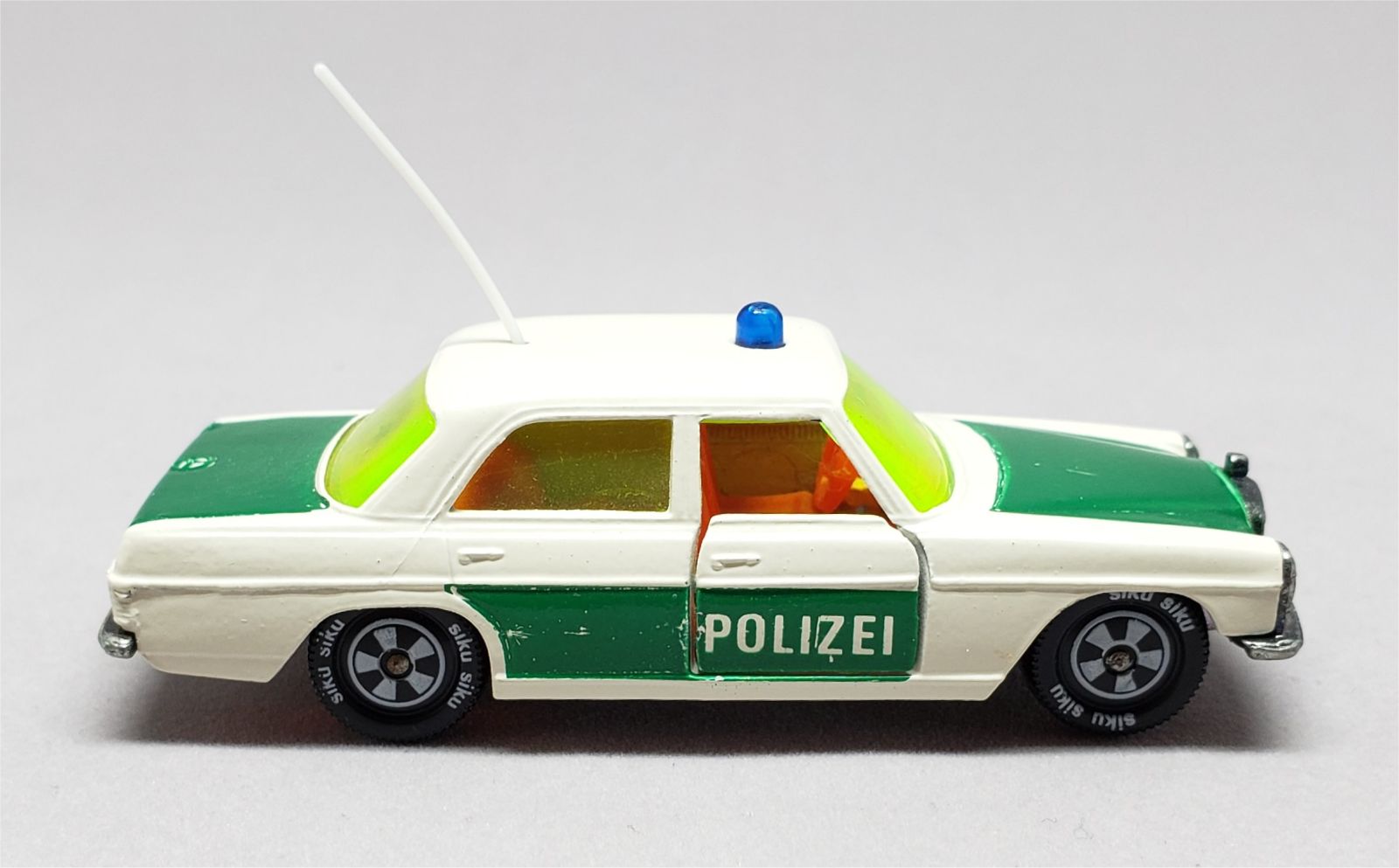 Illustration for article titled [REVIEW] Siku Mercedes-Benz 250 Polizei