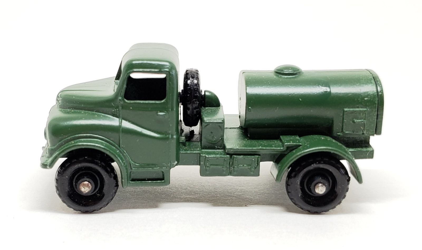 Illustration for article titled [REVIEW] Lesney Matchbox Austin 200 Gallon Water Truck