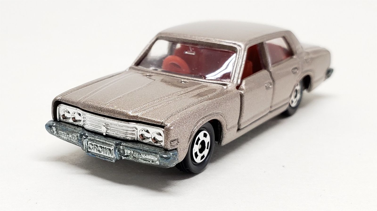 Illustration for article titled [REVIEW] Tomica Toyota Crown 2600