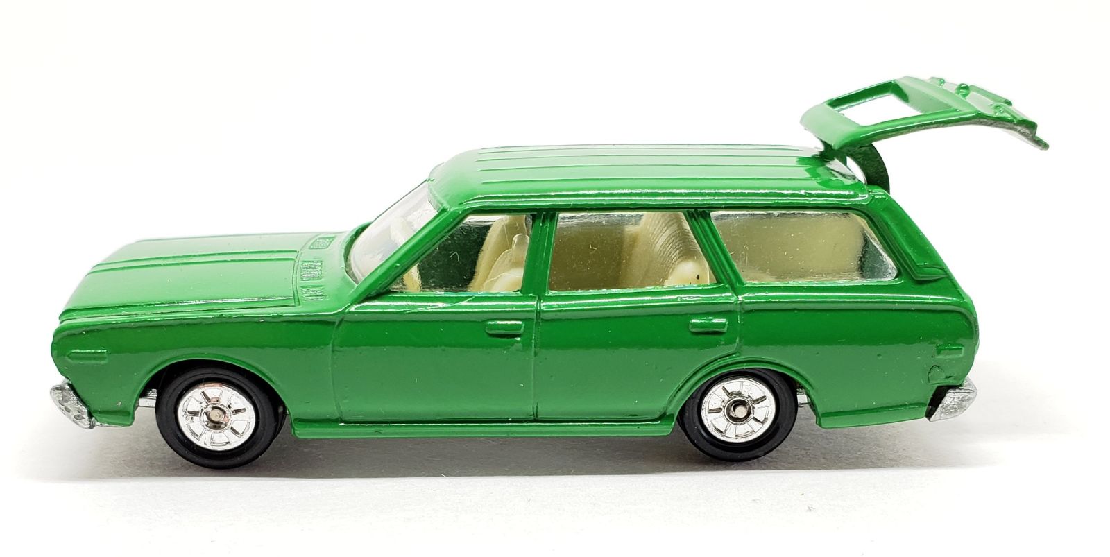 Illustration for article titled [REVIEW] Tomica Nissan Cedric Wagon