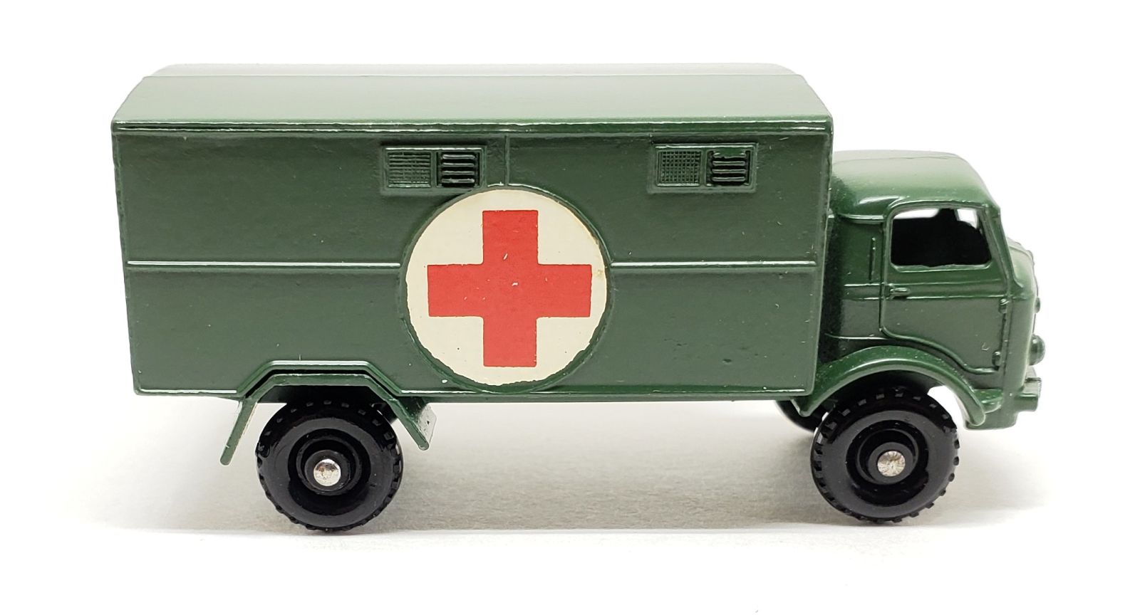 Illustration for article titled [REVIEW] Lesney Matchbox Ford 3 Ton 4x4 Service Ambulance