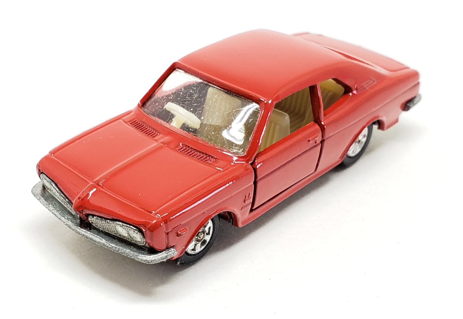 Illustration for article titled [REVIEW] Tomica Honda 1300 Coupe 9