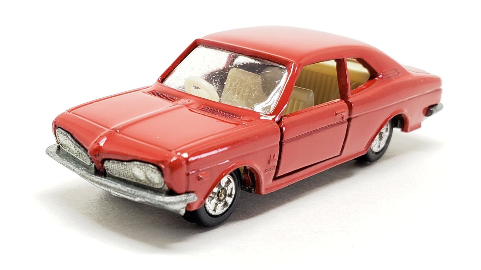 Illustration for article titled [REVIEW] Tomica Honda 1300 Coupe 9