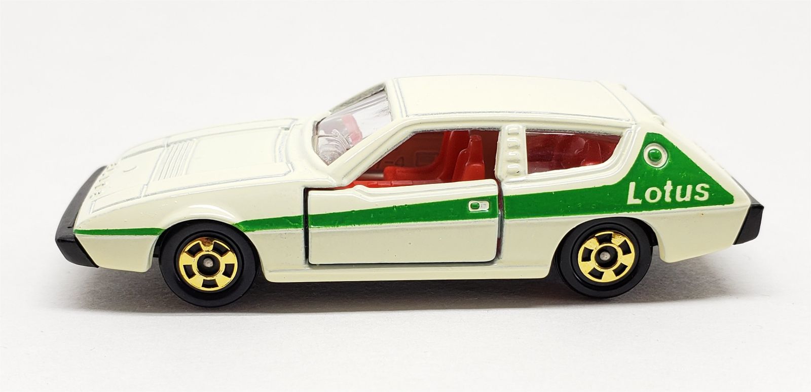 Illustration for article titled [REVIEW] Tomica Lotus Elite