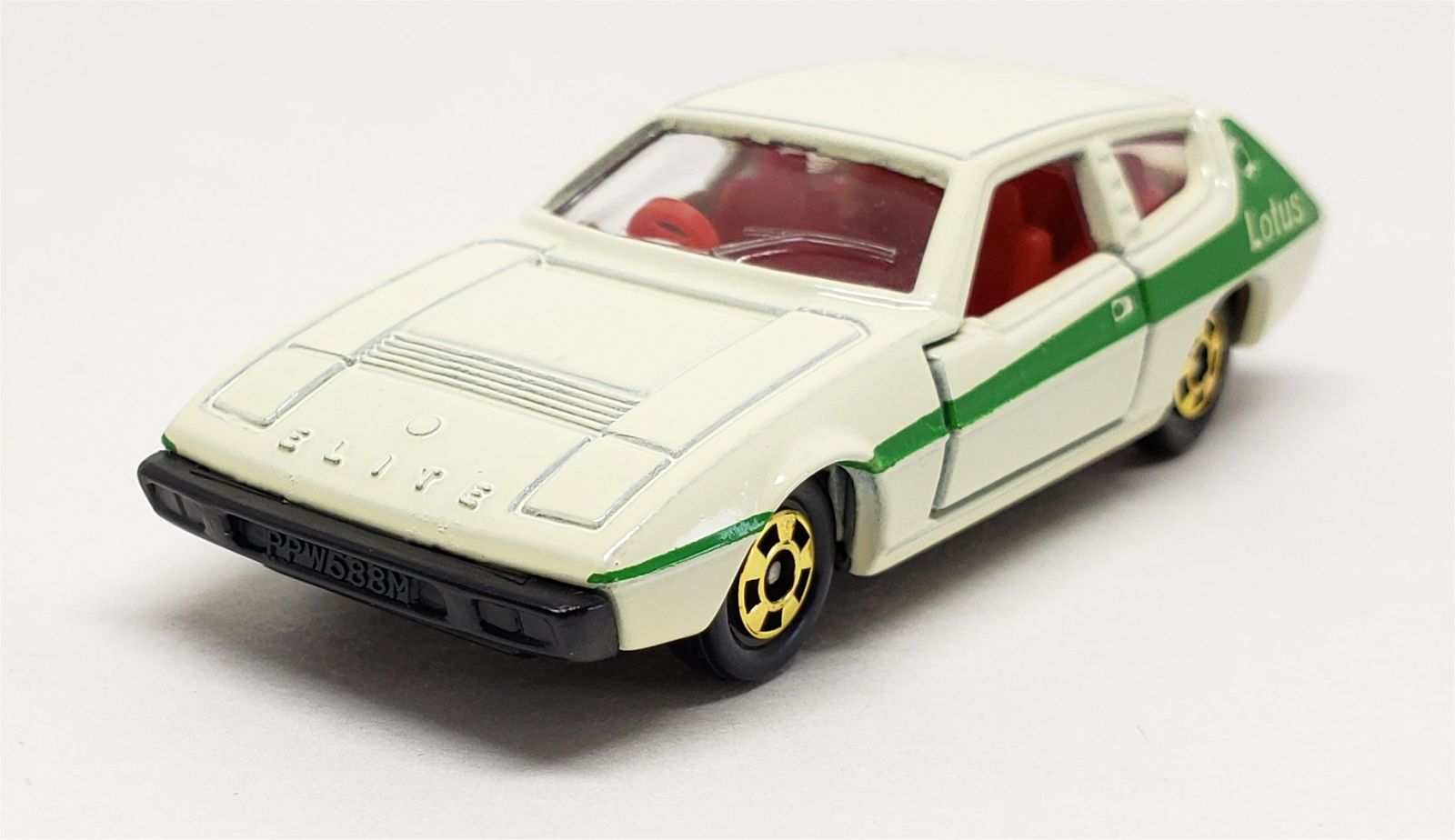 Illustration for article titled [REVIEW] Tomica Lotus Elite