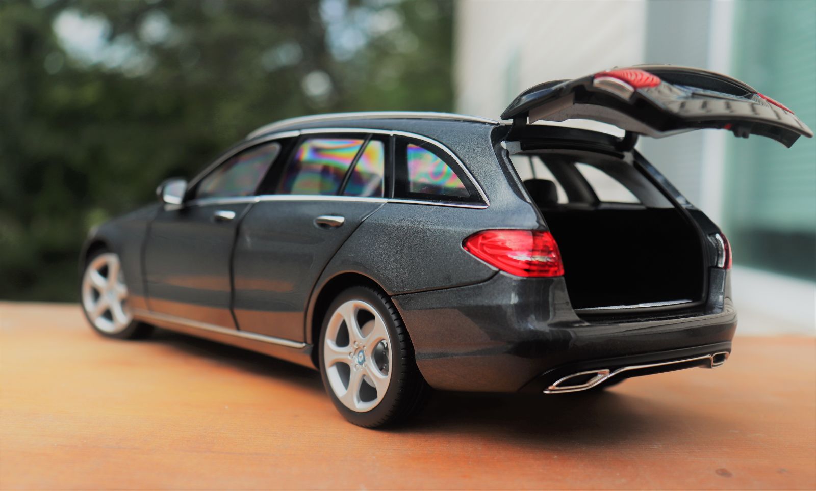 Illustration for article titled 1/18 Mercedes Benz S205 C-Class Wagon