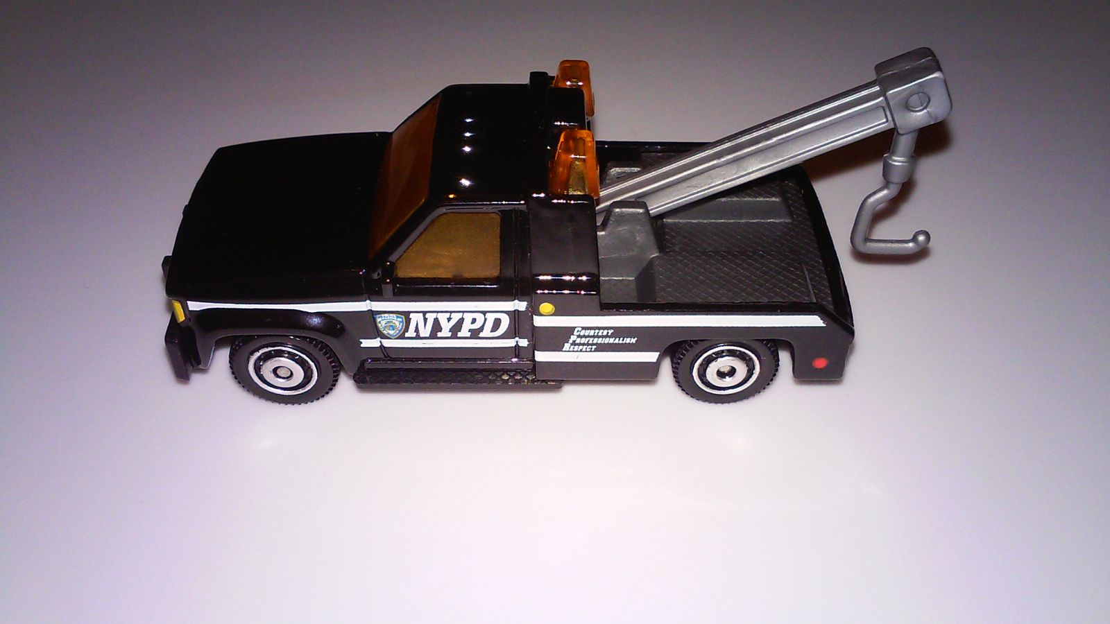 Illustration for article titled Matchbox NYPD GMC Wrecker