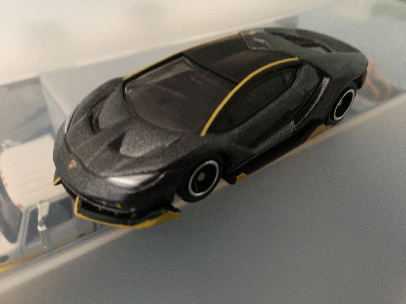 Illustration for article titled Tomica Lamborghini Centenario