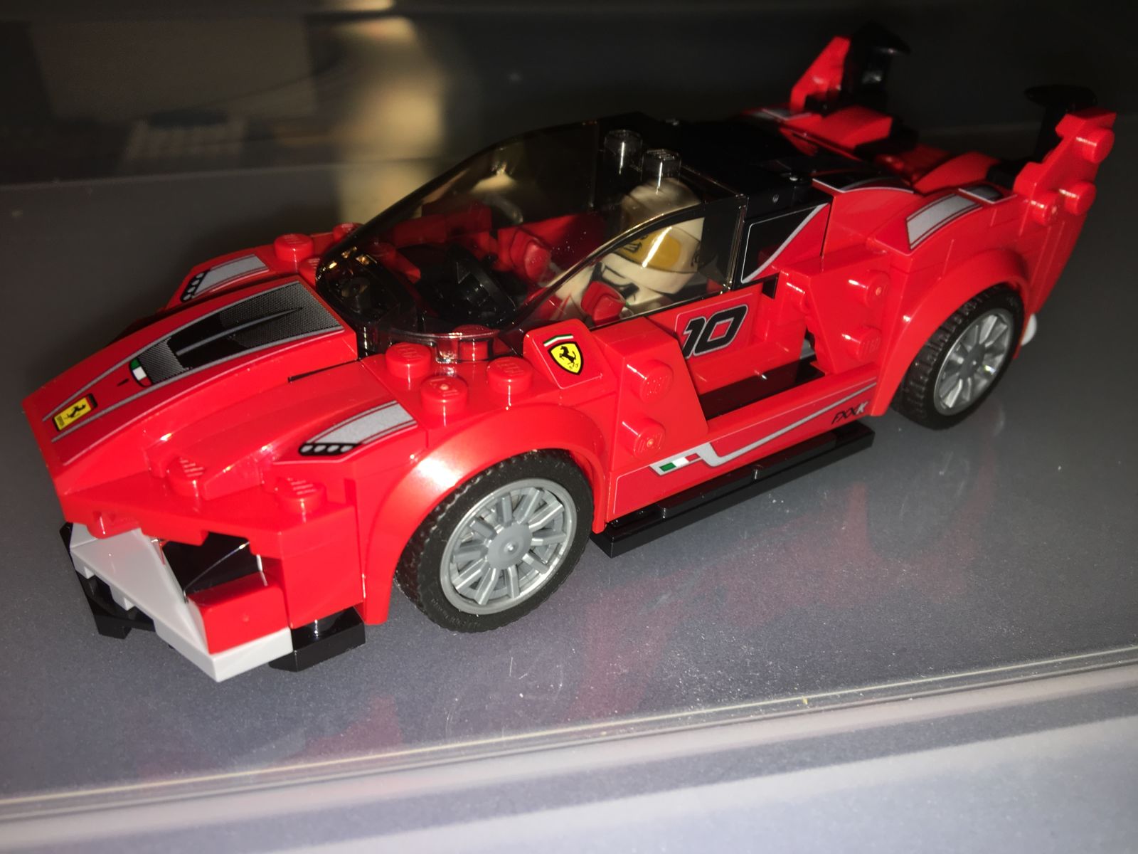 Illustration for article titled Lego 75882 Ferrari FXX-K and Development Center