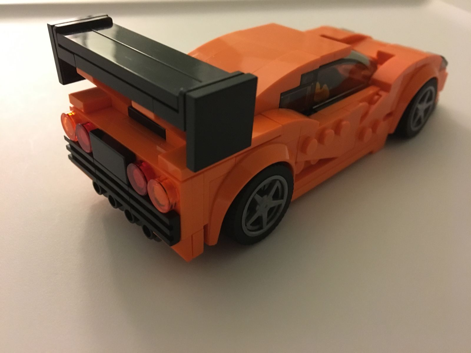 Illustration for article titled LEGO McLaren F1 LM.