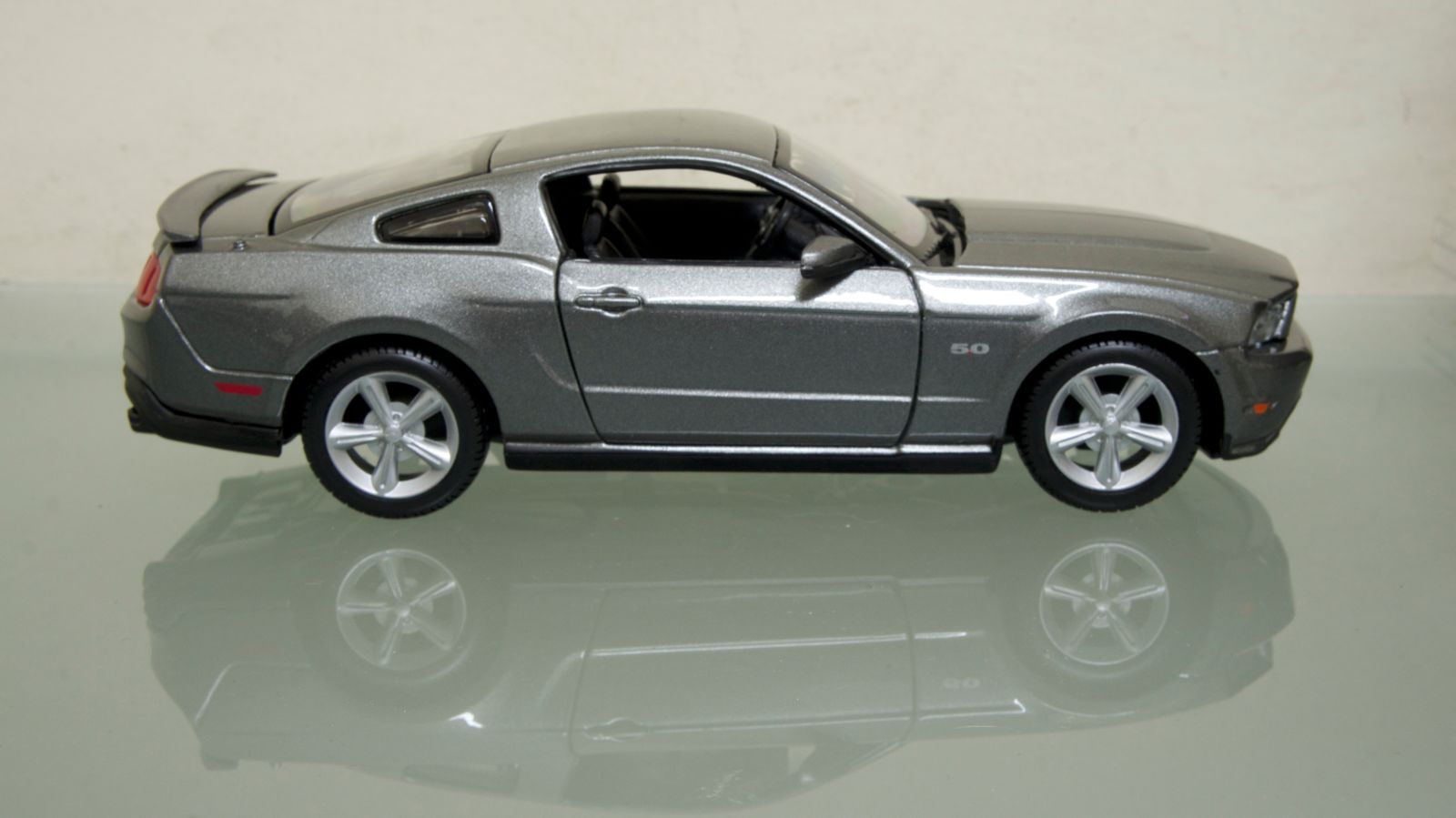 Illustration for article titled Maisto 1:24 2011 Ford Mustang GT