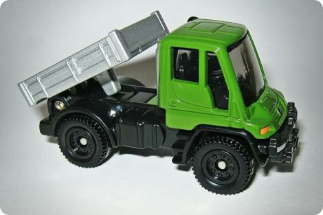 Illustration for article titled Teutonic Tuesday: Tomica Unimog U400