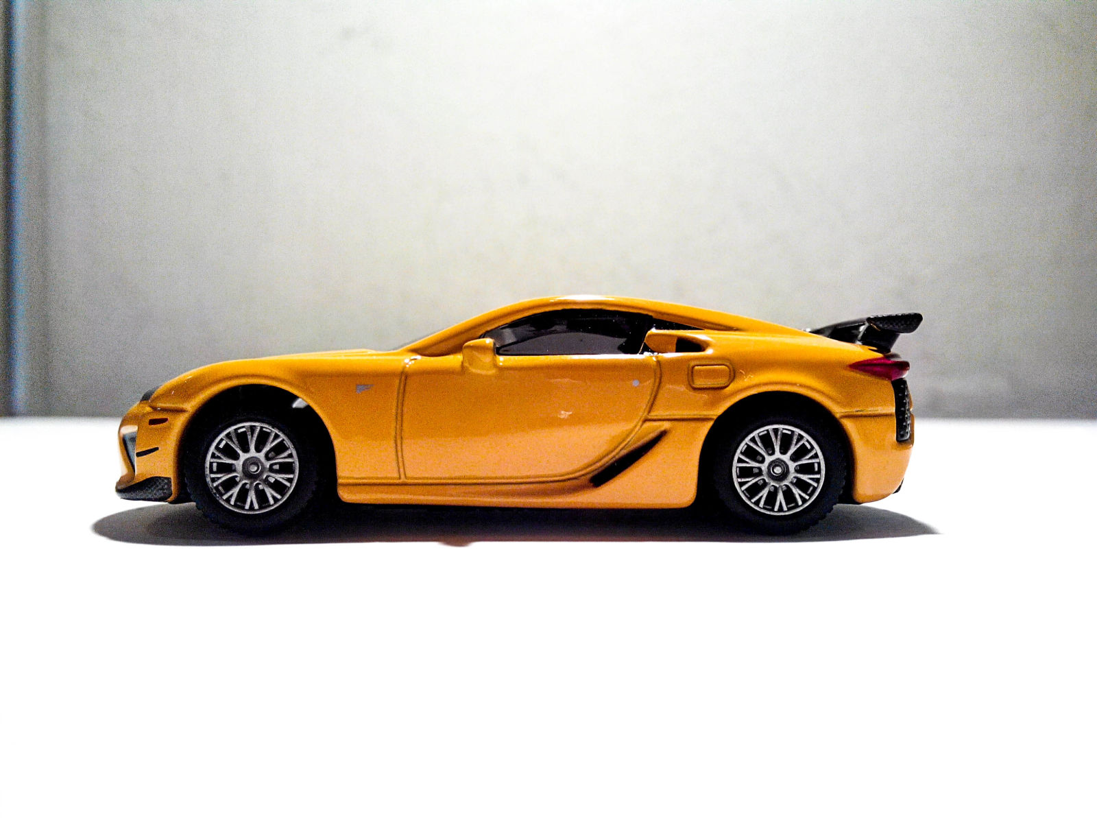 Illustration for article titled Pearls of the Far East : Tomica Limited Lexus LFA
