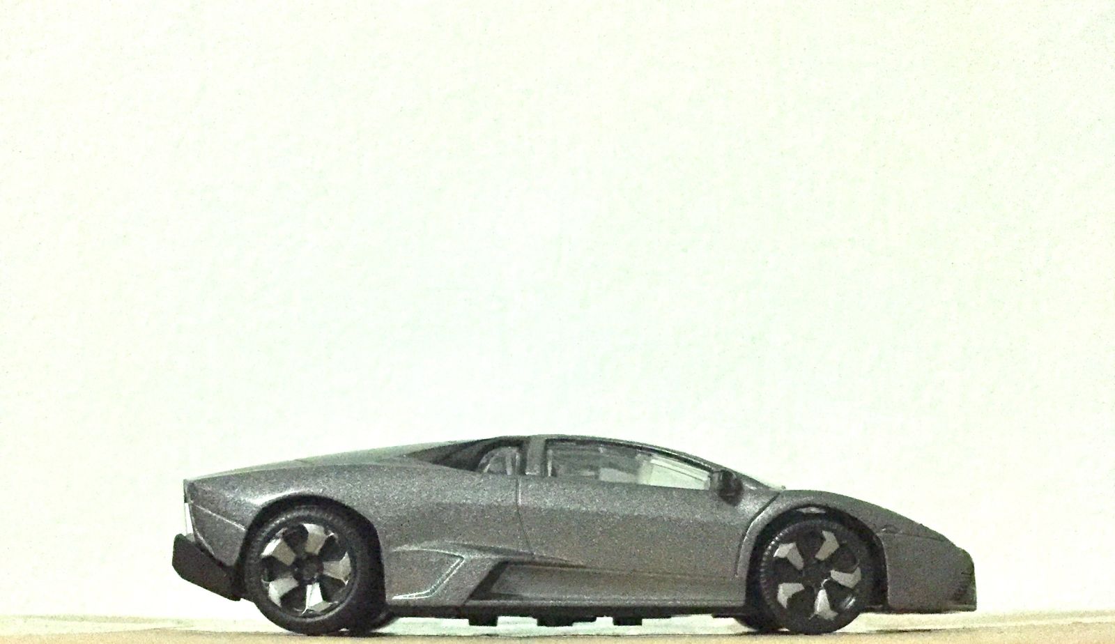 Illustration for article titled 1/43 Lamborghini Reventón by Rastar