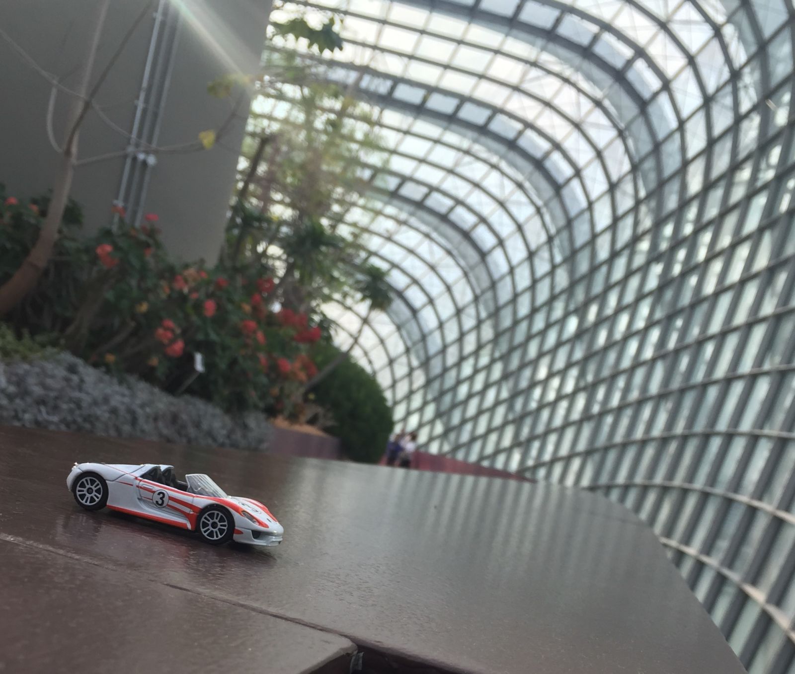 Illustration for article titled Teutonic Tuesday: Porsche 918 Spyder Weissach Package visits Gardens By the Bay