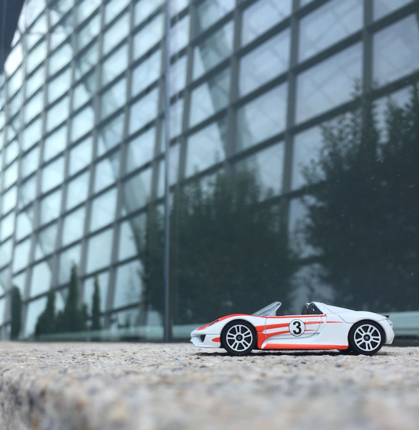 Illustration for article titled Teutonic Tuesday: Porsche 918 Spyder Weissach Package visits Gardens By the Bay