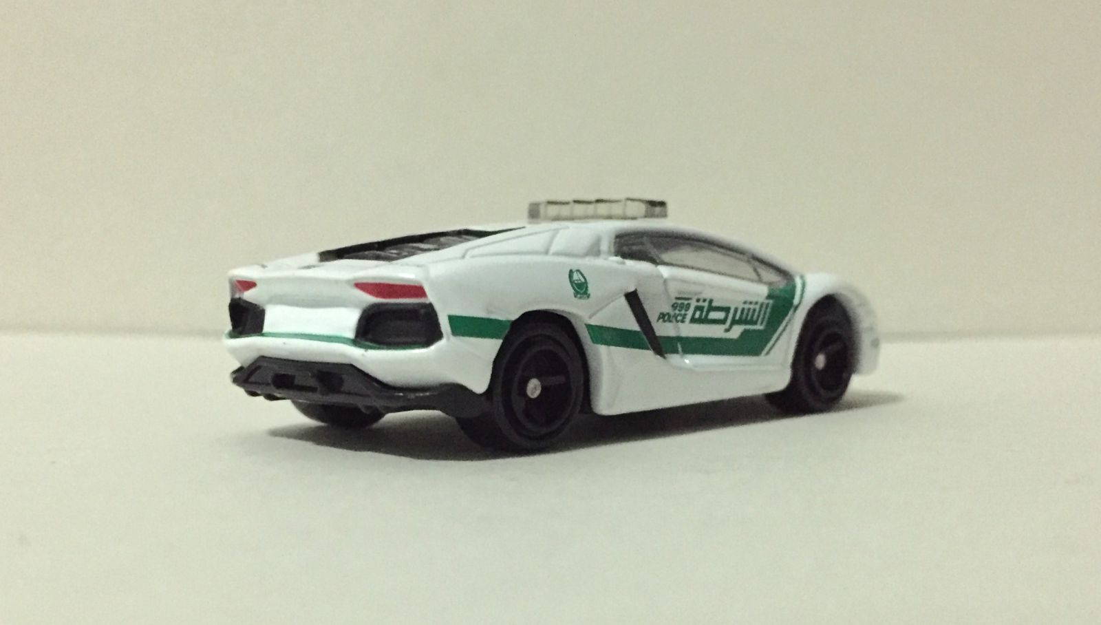 Illustration for article titled SantAgata Saturday - Lamborghini Aventador LP700-4 Dubai Police Car by Tomica