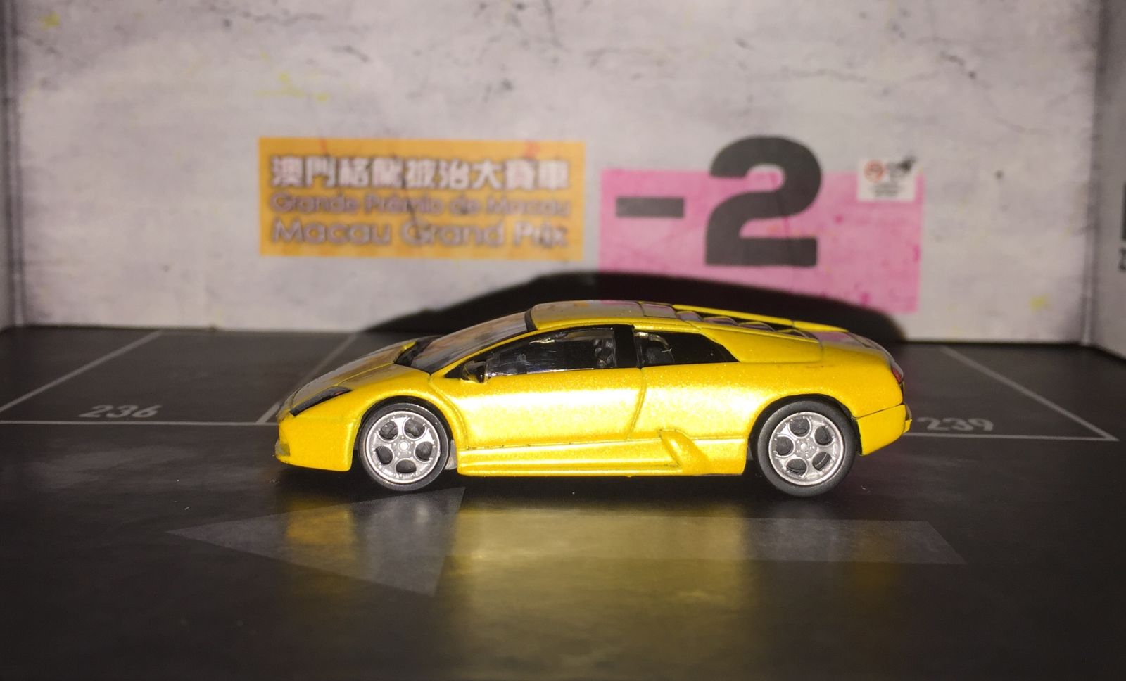 Illustration for article titled Yellow yellow Lambo