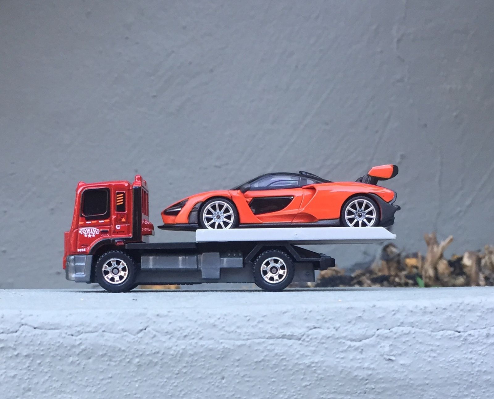 Illustration for article titled McLaren Monday - Mira Orange delivery with Matchbox Flatbed King!
