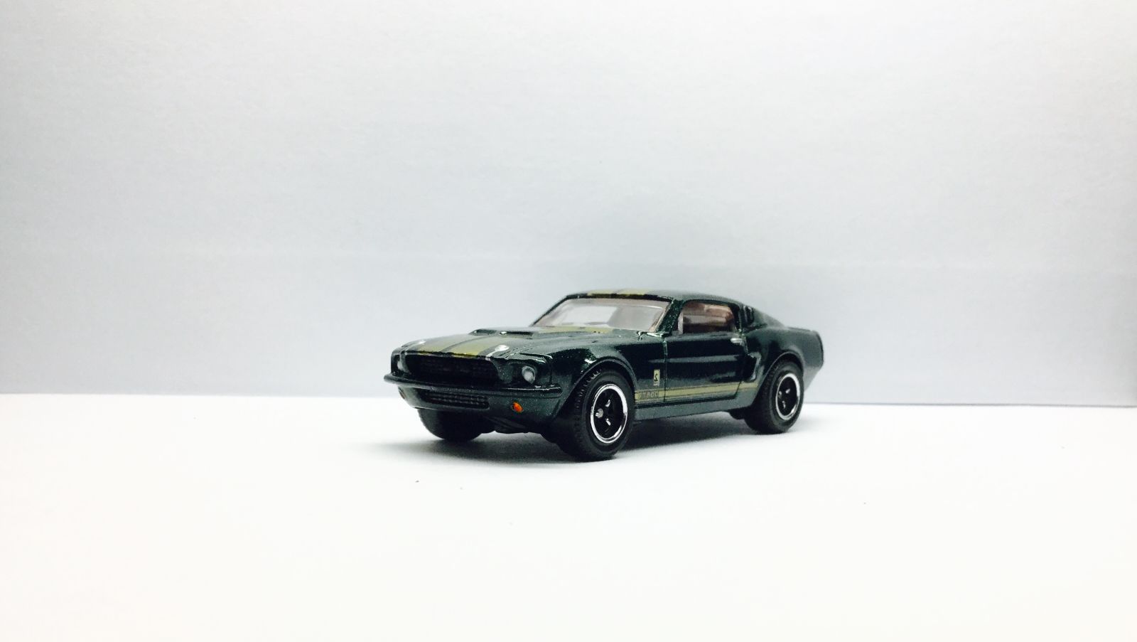 Illustration for article titled Wheelswapped Mustangs... And something else