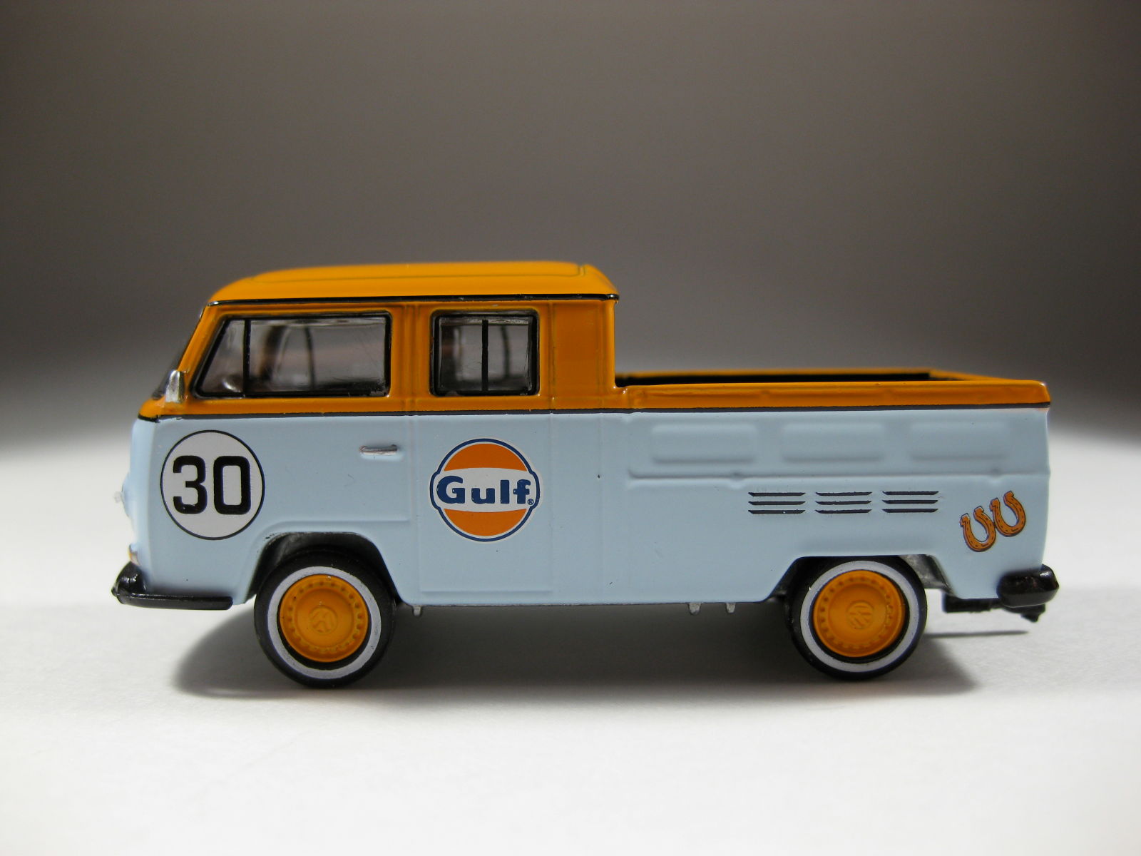 Illustration for article titled VW TYPE 2 CREW CAB + GULF LIVERY = JOY!!