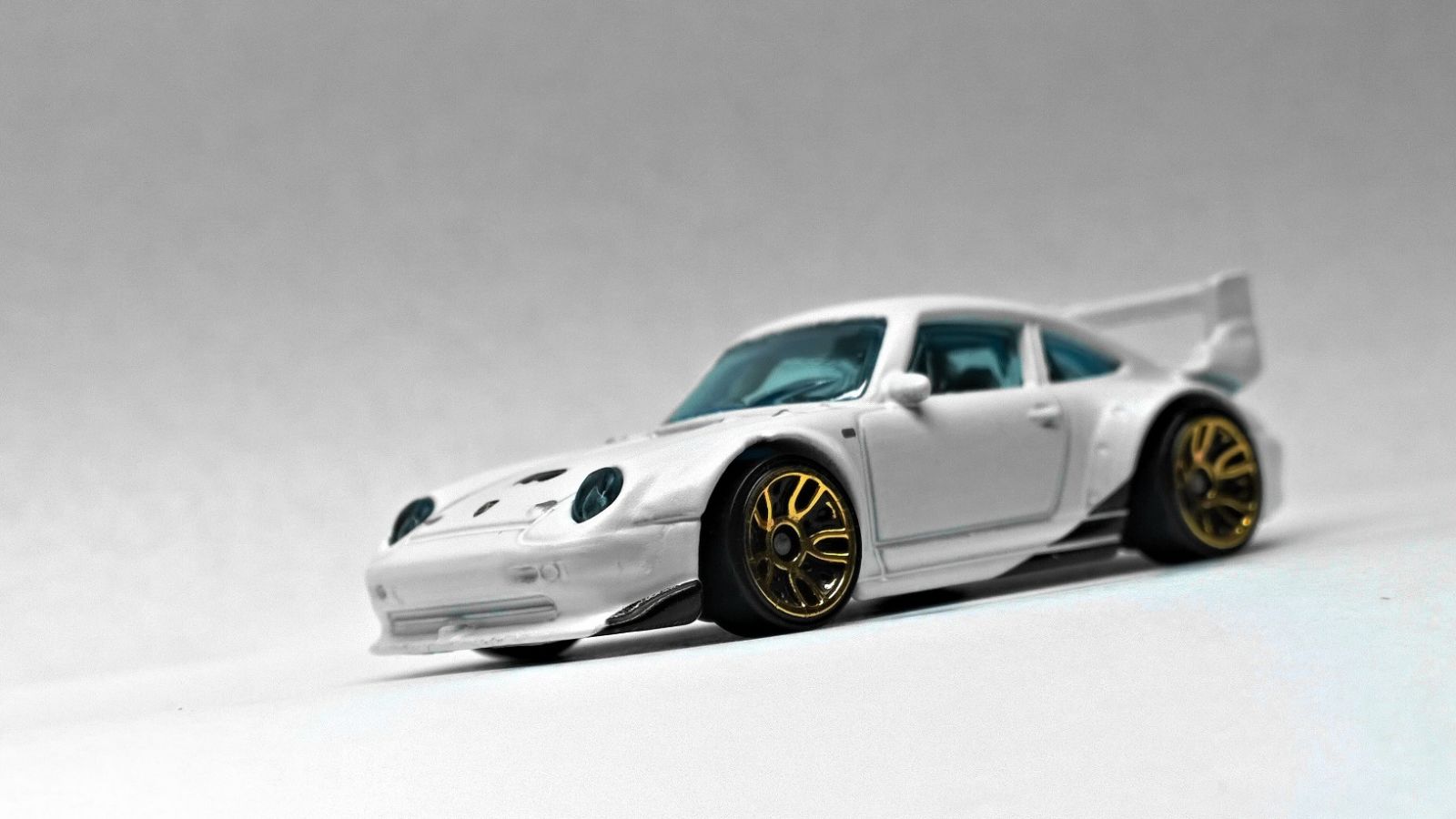 Illustration for article titled Just a bunch of pics of the 993...because I love the 993 ok?!?!?