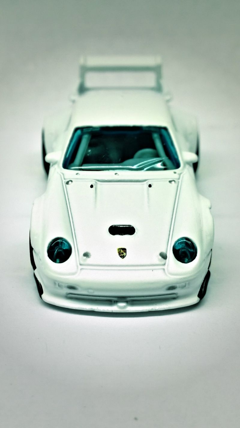 Illustration for article titled Just a bunch of pics of the 993...because I love the 993 ok?!?!?