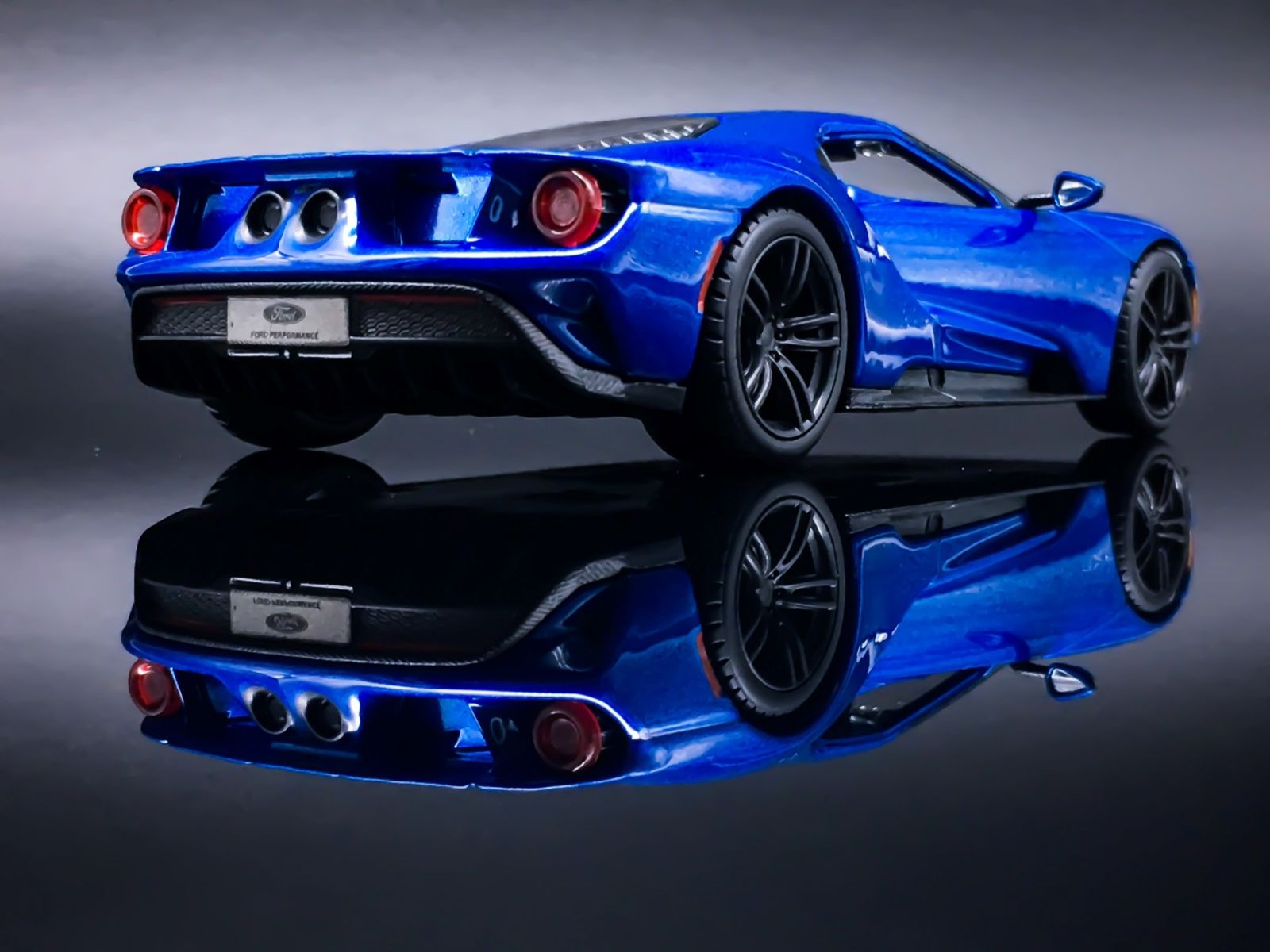 Illustration for article titled Ford GT by Bburago