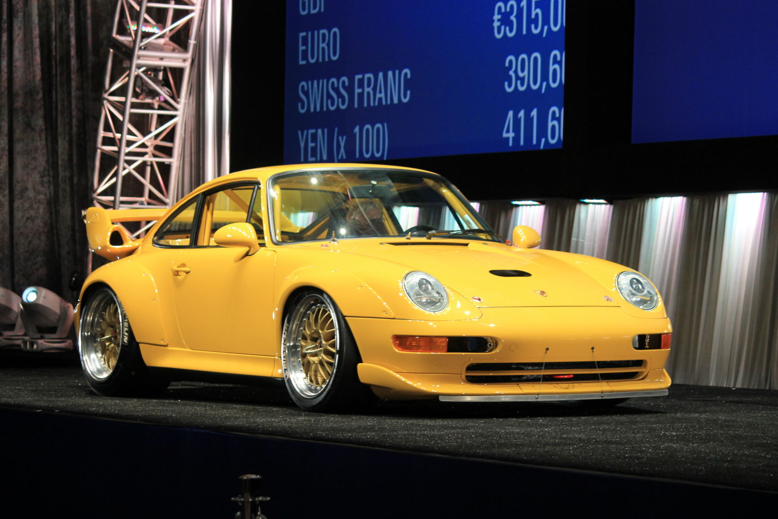Illustration for article titled 1to1-ish... Yellow Porsche 993 GT2 Edition