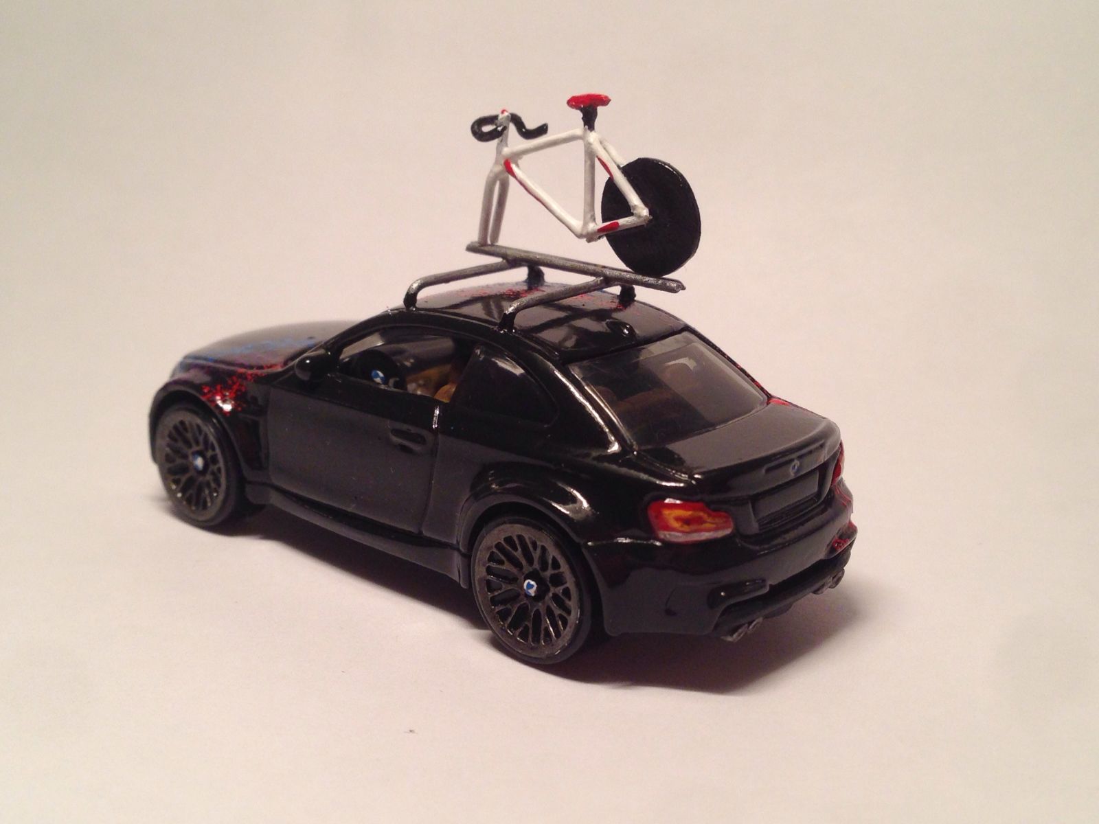 Illustration for article titled [Custom] BMW 1M Coupe with Roof Rack