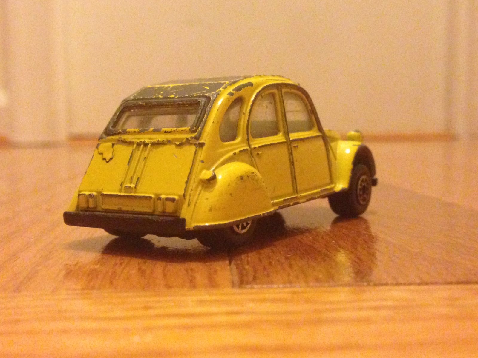 Illustration for article titled French Friday: 2CV, yo!