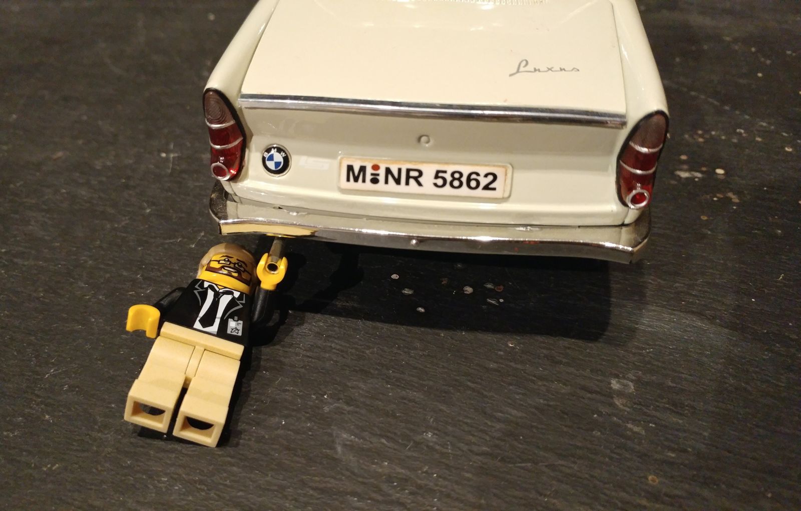 Illustration for article titled Teutonic Tuesday: BMW 700 Luxus, the Lego Chris Bangle Review