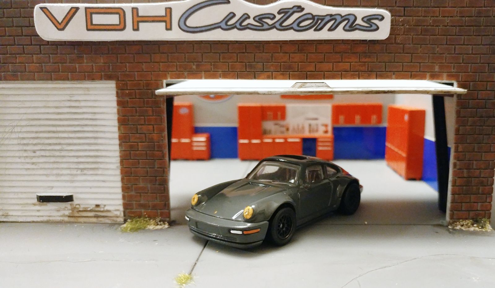 Illustration for article titled Custom Porsche 964
