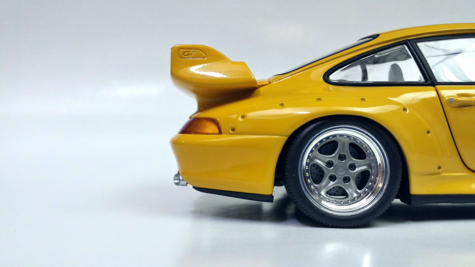 Illustration for article titled LaLD Car Week: Porsche 993 GT2