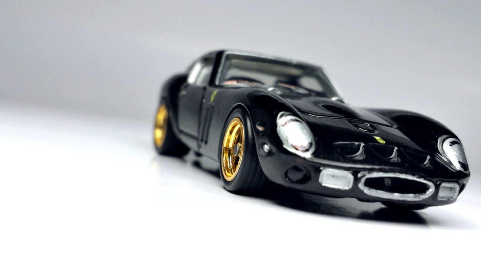 Illustration for article titled Black Horse: Custom Ferrari 250 GTO