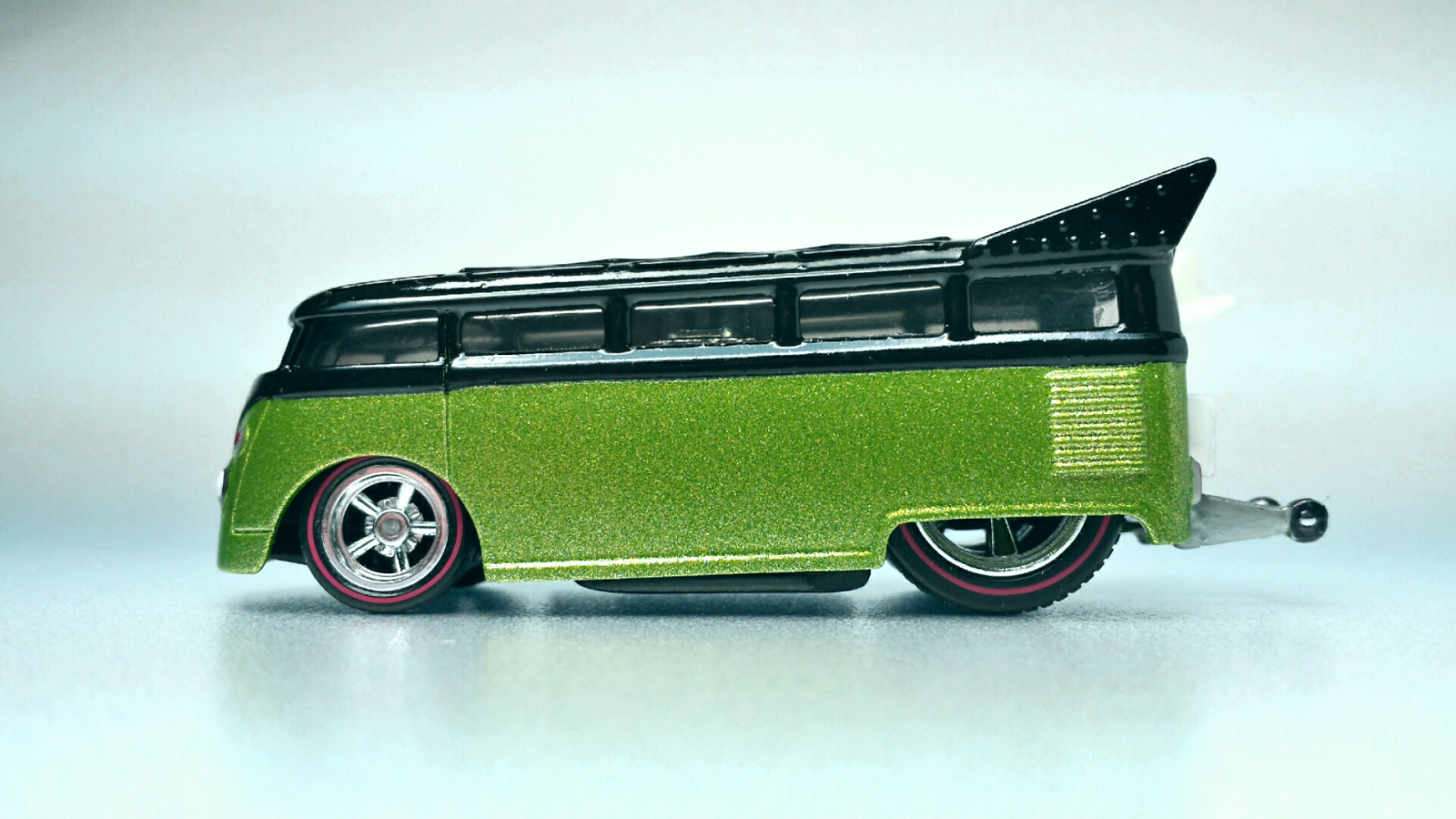 Illustration for article titled Teutonic Tuesday: Custom VW Drag Bus