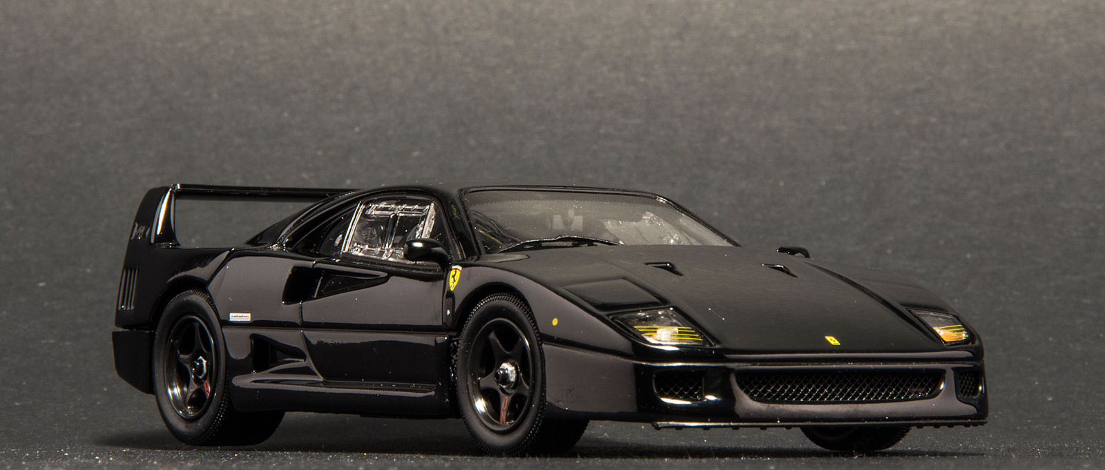 Illustration for article titled Review: Kyosho 1:43 Ferrari F40