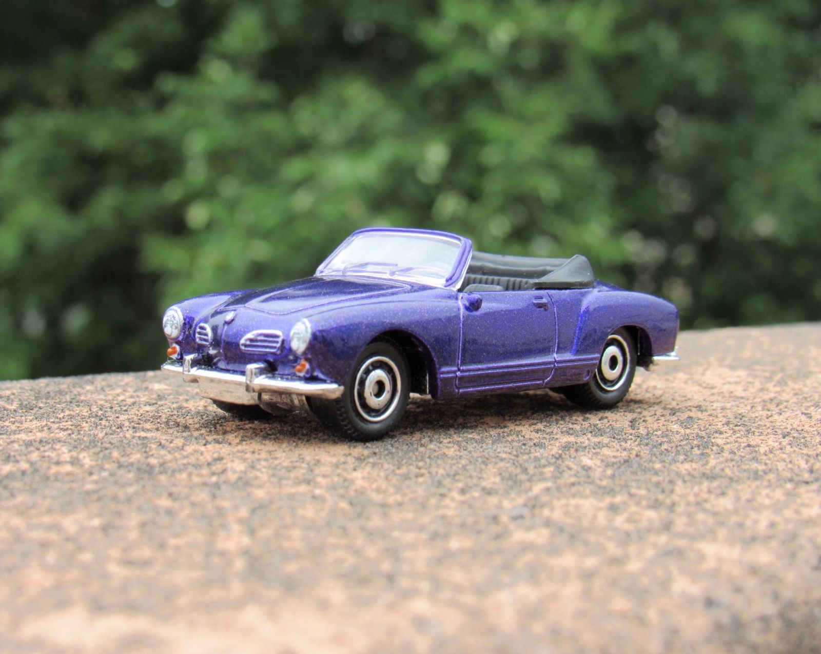 Illustration for article titled Teutonic Tuesday: Matchbox VW Karmann Ghia Convertible