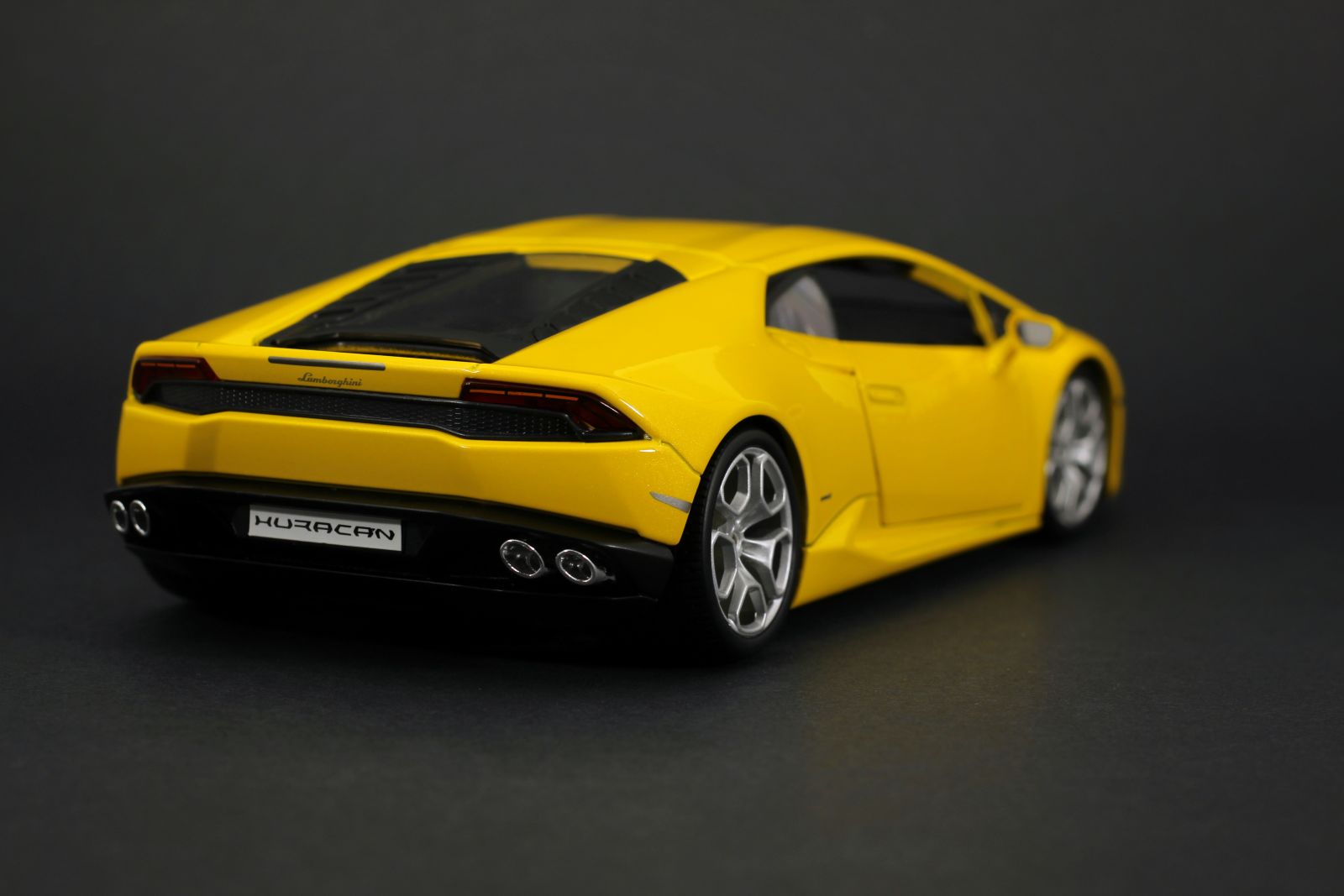 Illustration for article titled Lamborghini Huracan by Bburago in 1:18