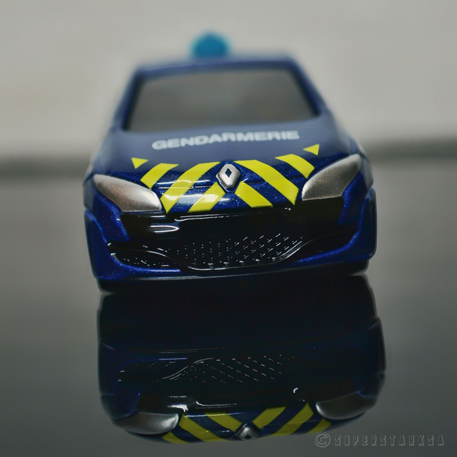 Illustration for article titled French Friday with the Gendarmerie Megane RS