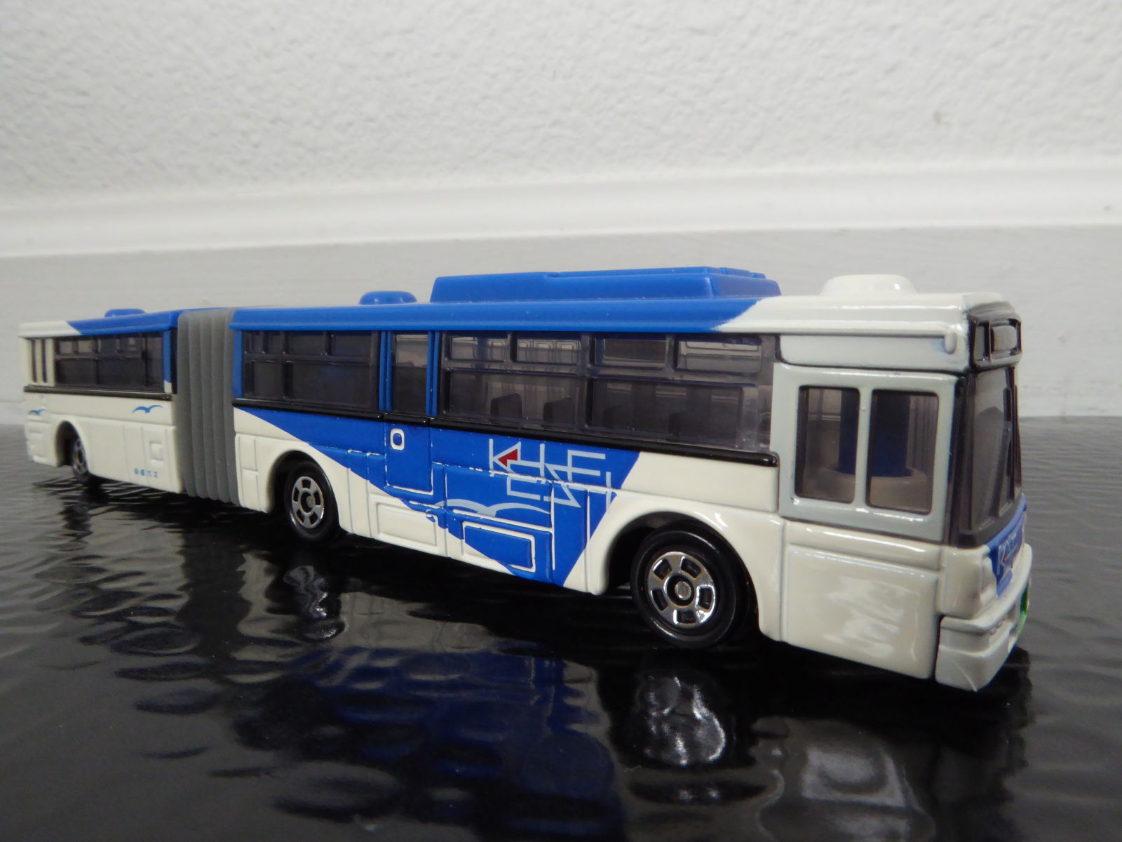 Illustration for article titled Hot Sixty 4th: Tomica #134 Keisei Articulated Bus