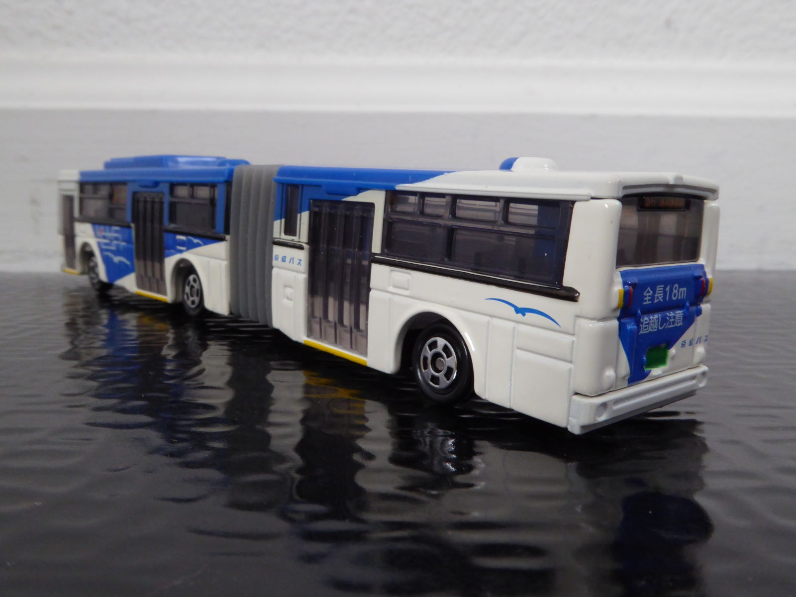 Illustration for article titled Hot Sixty 4th: Tomica #134 Keisei Articulated Bus