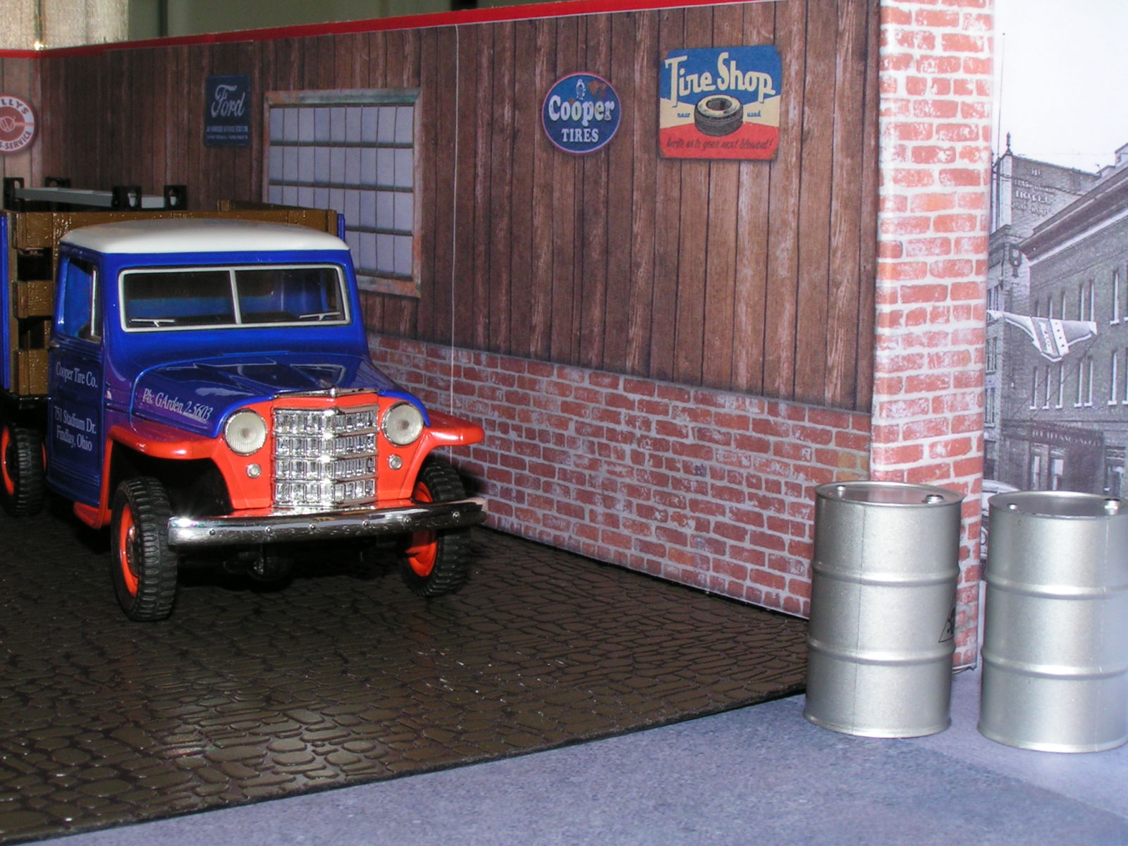 Illustration for article titled Project Garage: A diorama for the 3 car guysem/em