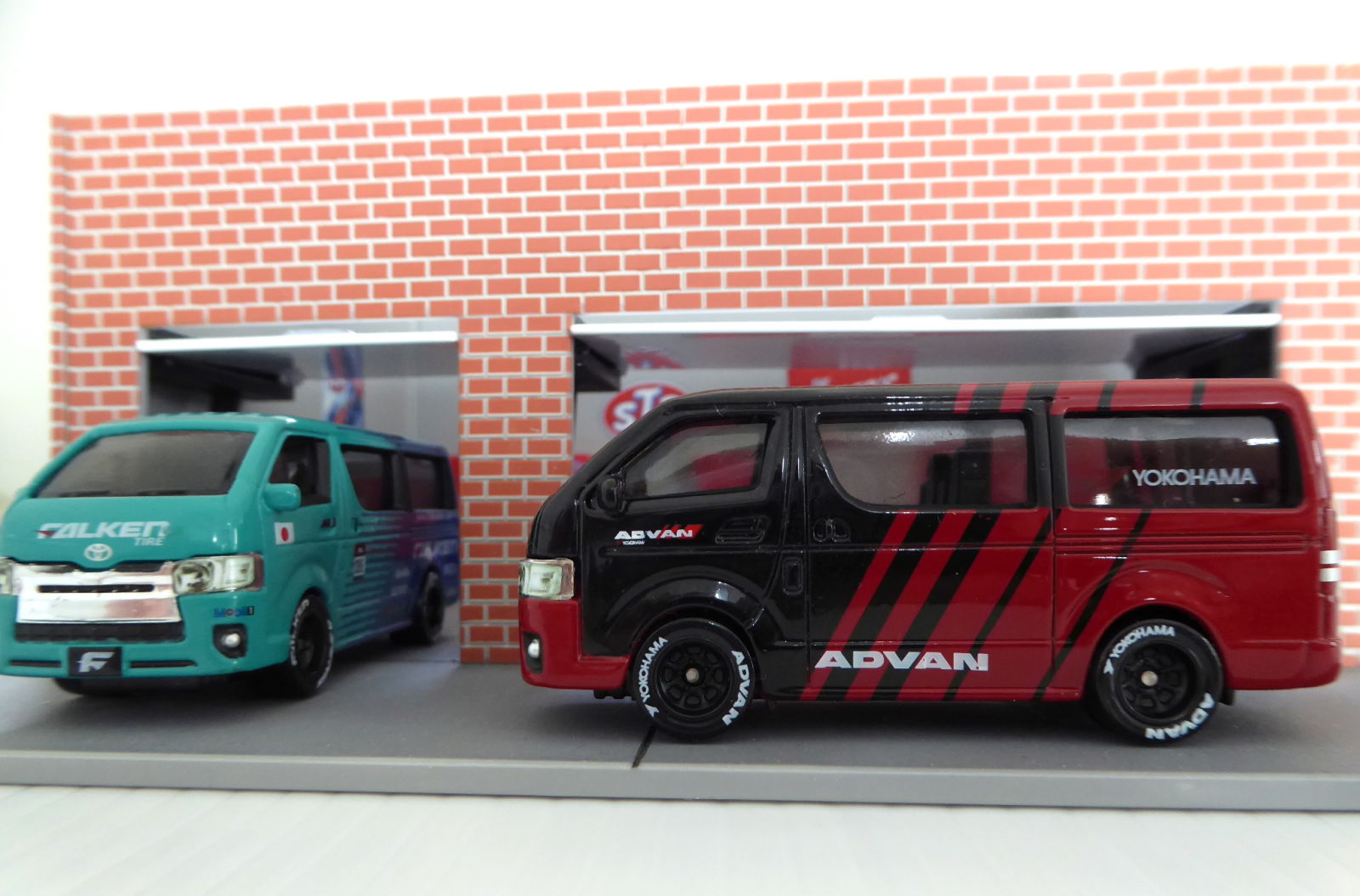 Illustration for article titled Hot Sixty 4th: Toyota Thursday with the Super Vans